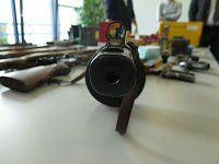 Präsentation der sichergestellten Waffen und Munition Bild: Präsentation der sichergestellten Waffen und Munition