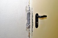 Bild: Alle verschlossenen T&uuml;ren im Haus der Jugend wurden brutal aufgebrochen.