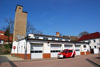 Das Feuerwehrdepot in Hettstedts Obermühlenstraße 12 könnte nach dem Umzug der Technik und Kameraden in den Neubau vielleicht zum Handwerksmuseum umgebaut werden. Die Idee des Landtagsabgeordneten Jens Diederichs könnte helfen, enorme Kosten gegenüber einem Museumsneubau zu sparen. Zudem könnte das traditionsreiche Feuerwehrgerätehaus erhalten werden. Foto: J. Miche Bild: Das Feuerwehrdepot in Hettstedts Obermühlenstraße 12 könnte nach dem Umzug der Technik und Kameraden in den Neubau vielleicht zum Handwerksmuseum umgebaut werden. Die Idee des Landtagsabgeordneten Jens Diederichs könnte helfen, enorme Kosten gegenüber einem Museumsneubau zu sparen. Zudem könnte das traditionsreiche Feuerwehrgerätehaus erhalten werden. Foto: J. Miche