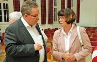 Bild: Landr&auml;tin Dr. Angelika Klein und Landtagsabgeordneter Jens Diederichs nach der Gala im Gespr&auml;ch