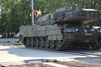 Panzer in Richtung Litauen verladen Bild: Panzer in Richtung Litauen verladen