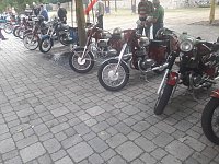Bild: Trotz der wochenlangen Hitze kamen zum diesj&auml;hrigen Treffen &uuml;ber 100 Besitzer eines Mopeds, Motorrollers, Motorrades oder Dreirades der tschechischen Marken Jawa oder CZ auf das Gel&auml;nde der Festscheune in R&ouml;blingen am See (Sachsen-Anhalt)