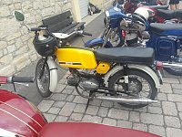 Bild: Trotz der wochenlangen Hitze kamen zum diesj&auml;hrigen Treffen &uuml;ber 100 Besitzer eines Mopeds, Motorrollers, Motorrades oder Dreirades der tschechischen Marken Jawa oder CZ auf das Gel&auml;nde der Festscheune in R&ouml;blingen am See (Sachsen-Anhalt)