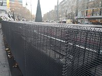 Weihnachtsmarkt-Festung in Berlin Bild: Weihnachtsmarkt-Festung in Berlin