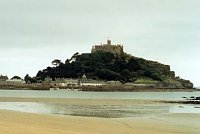 Bild:  St. Michael&acute;s  Mount ist ein bekanntes Postkartenmotiv. Bei Flut kann die Insel nur per Boot erreicht werden.