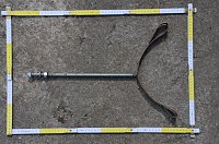 Detailaufnahme einer der Vorrichtungen aus einer Gewindestange und Flachstahl Bild: Detailaufnahme einer der Vorrichtungen aus einer Gewindestange und Flachstahl
