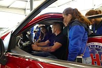 Bild: Autos an THC-M&auml;dels &uuml;bergeben