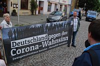 Bild: Ein Transparent wurde aus- und gleich wieder eingerollt