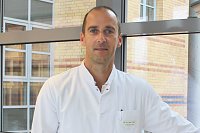 Bild: Dr. Jan Phenn, Chefarzt f&uuml;r Unfallchirurgie und Orthop&auml;die der Helios Klinik Sangerhausen  