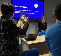 Foto 3: Netzwerktreffen im Helios Bildungszentrum Sangerhausen, Begrüßung durch Laura Schmidt, Leiterin des Bildungszentrums Bild: Foto 3: Netzwerktreffen im Helios Bildungszentrum Sangerhausen, Begrüßung durch Laura Schmidt, Leiterin des Bildungszentrums