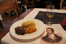 Bild: Schottische Dreifaltigkeit: Haggis, Burns und Whiskey