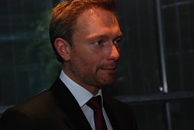 Bild: Geduldig h&ouml;rte sich Christian Lindner die Fragen aus dem Publikum an und beantwortete sie ausf&uuml;hrlich.