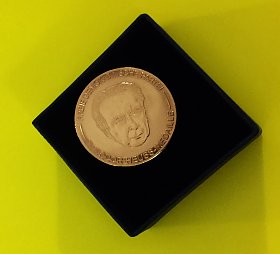Bild: Dr.-Ing. Gerhard Boltz bekam die Theodor-Heuss-Medaille f&uuml;r sein seit 70 Jahren w&auml;hrendes Bekenntnis zu liberalen Ideen.