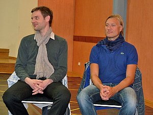 Ensemble steht