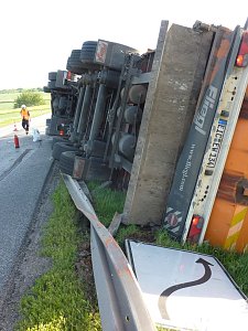 Umgekippter Lkw blockierte B4