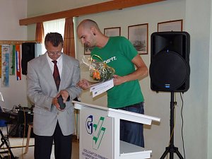 Zeugnisse &uuml;bergeben