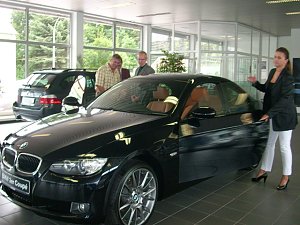 &Uuml;bergabe Spendenfahrzeug durch das Autohaus Fritze Sondershausen