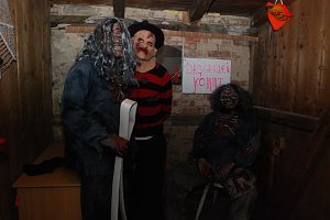 Im schummrigen Licht des Spukhauses f&uuml;hlten sich die Zombies und Freddy Kr&uuml;ger ganz zu Hause. 