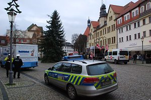 Polizei sperrte w&auml;hrend der Veranstaltung die Zufahrtsstra&szlig;en zum Markt ab.