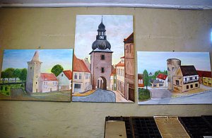 Diese drei Bilder im Format 100 x 70 cm bzw. 80 x 120 cm (Mitte) stellt Brigitta Mehwald f&uuml;r die P&auml;ckchenaktion zur Verf&uuml;gung. Sie h&auml;ngen derzeit in der alten Druckerei.