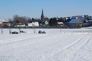 Annarode, eingebettet in eine Schneelandschaft. Die Aufnahme entstand heute Mittag kurz nach 12.