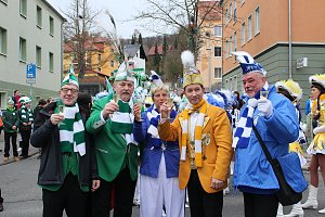 N&auml;rrinnen und Narren trotzen Wetter (1)