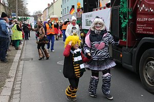 N&auml;rrinnen und Narren trotzen Wetter (1)