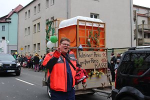 N&auml;rrinnen und Narren trotzen Wetter (1)