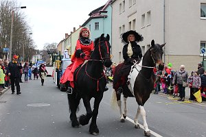 N&auml;rrinnen und Narren trotzen Wetter (1)