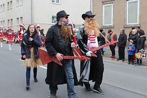 N&auml;rrinnen und Narren trotzen Wetter (1)