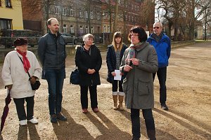 Die Landr&auml;tin, Dr. Angelika Klein, unterstrich, dass heute wieder weltweit 60 Millionen Menschen auf der Flucht vor Krieg, Gewalt, Hunger und Terror sind.