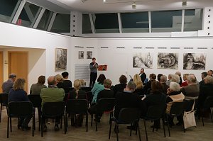 Roter Faden in der Galerie in der Kreissparkasse Nordhausen