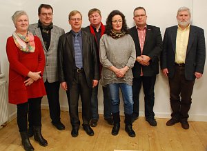 Gruppenbild mit Moderator: Die Kandidaten ihrer Parteien, die am Sonntag zur Wahl stehen.