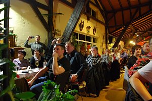 Dem aufmerksamen Publikum wird ein sch&ouml;ner Abend geboten.
