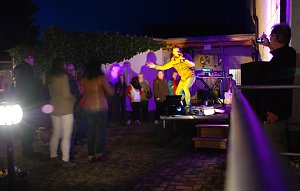 Zu vorger&uuml;ckter Stunde r&uuml;ckten auch die Besucher weiter vor.