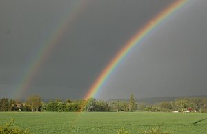 Ein wunderbares Naturschauspiel: &Uuml;ber den ersten Regenbogen spannte sich ein zweiter, etwas blasserer.