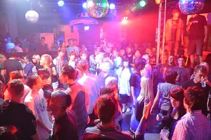 Musik und Handys in der Webe
