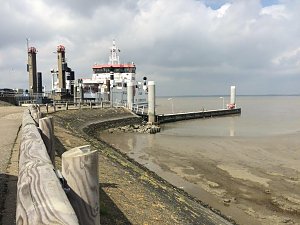 Unterwegs auf Ameland: F&auml;hre Holwerd