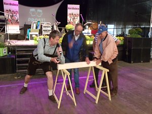 Wettbewerb im Nageleinschlagen