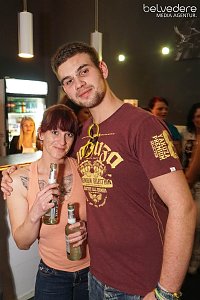 Wir bekennen Farbe! - so hie&szlig; das Motto der Nacht vom Samstag zu Sonntag im Nordh&auml;user Jugendclubhaus. Auf die G&auml;ste wartete nicht nur jede Menge Licht, sondern auch jede Menge toller Musik. Wir haben wieder die Galerie f&uuml;r Sie zusammengestellt.