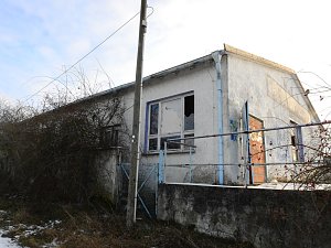 Peter Blei in den Ruinen der Schuhfabrik in Wiehe