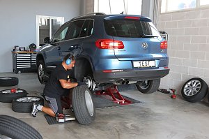 SUV-Sommerreifen mit M+S-Symbol täuschen Wintertauglichkeit vor.