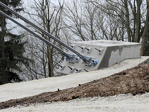 Abhängen über der Talsperre