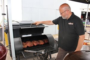 Sponsoren beim Schie&szlig;en auf dem Dickkopf