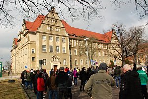 Friedlich wurde vor dem Eisleber Amtsgericht f&uuml;r die Rechte von Kindern und Eltern demonstriert