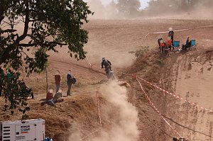 Fliegende Maschinen am Weinberg