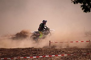 Fliegende Maschinen am Weinberg