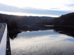 Wenig Wasser in der Talsperre