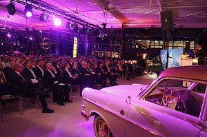 Er&ouml;ffnung des Opel-Autohauses
