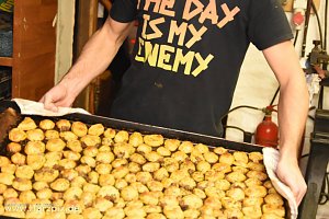 Kartoffelscheibenessen
